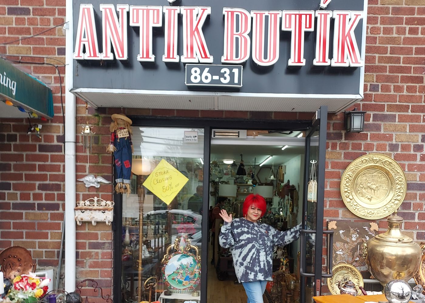 Antik Butik: Elmhurst Loses Unique Small Business
